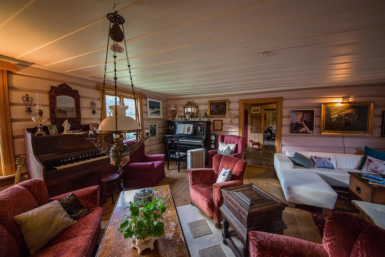 Villa Kvaale Gard à Lom Extérieur photo